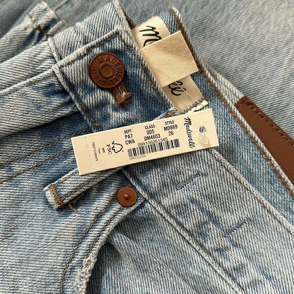 NWT Madewell Relaxed Jeans in Cresthaven Wash: Ripped Edition in size 26 - Picture 9 of 16